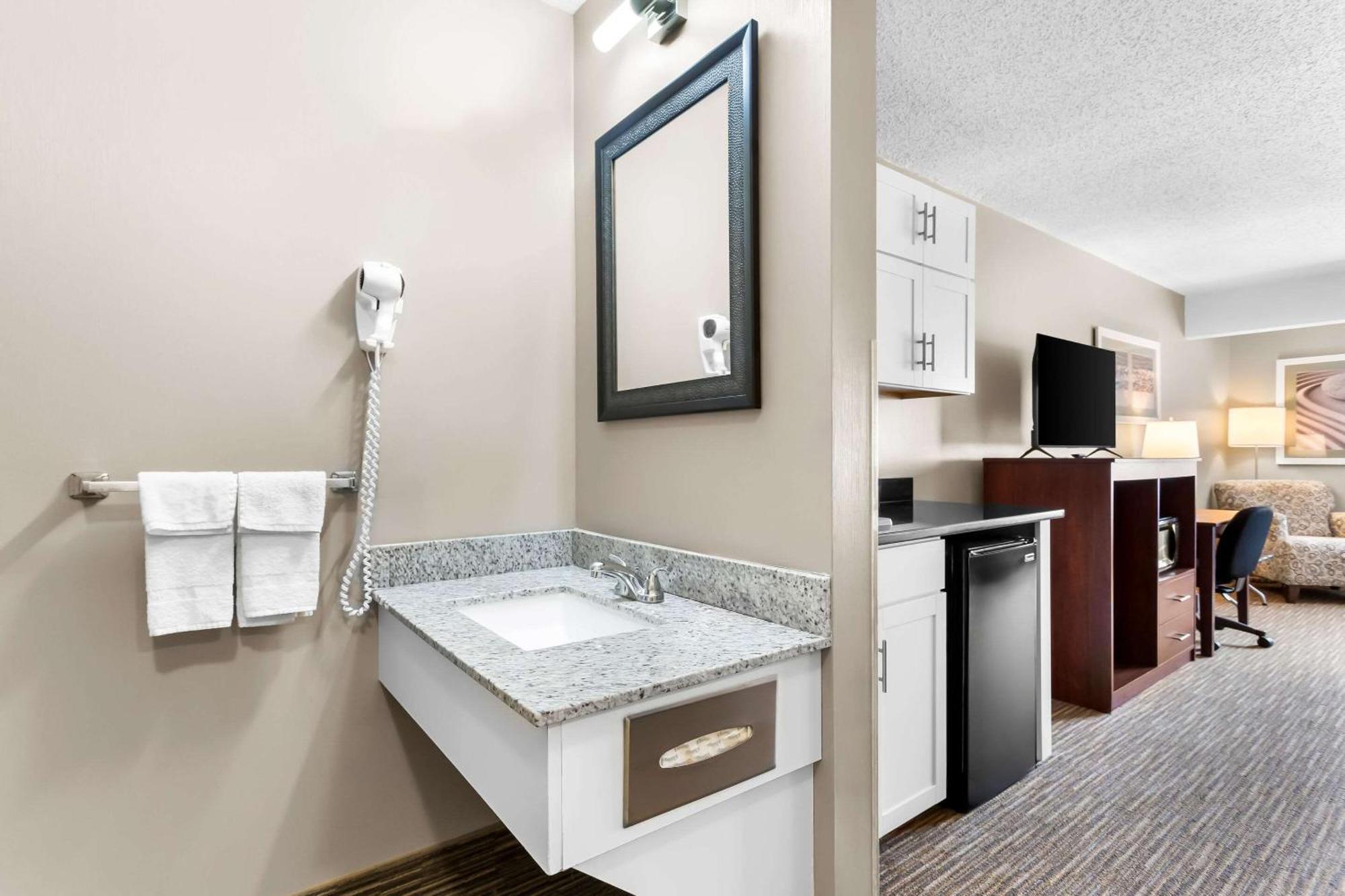 Quality Inn & Suites Gorham Esterno foto
