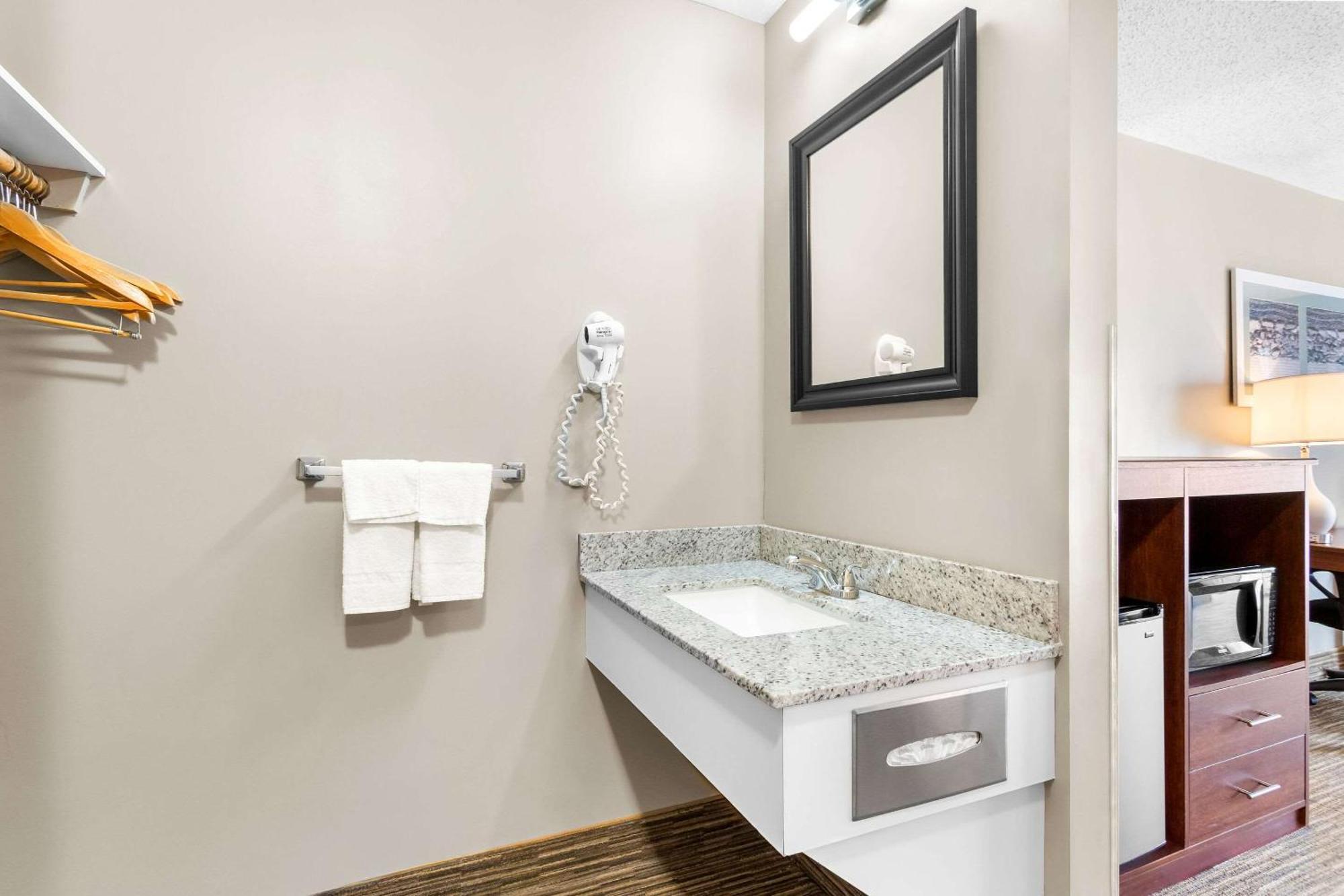 Quality Inn & Suites Gorham Esterno foto